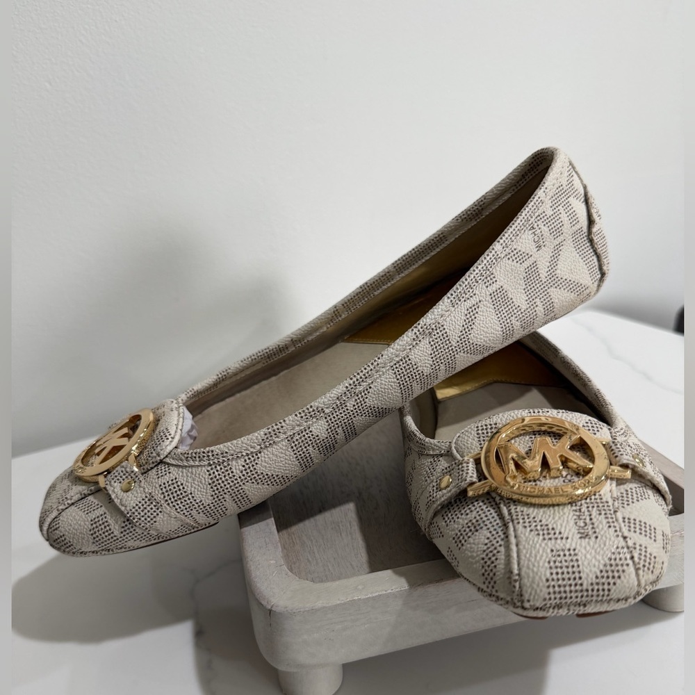 Michael Kors Size9 Cream and Gold Flats - Picture 3 of 9